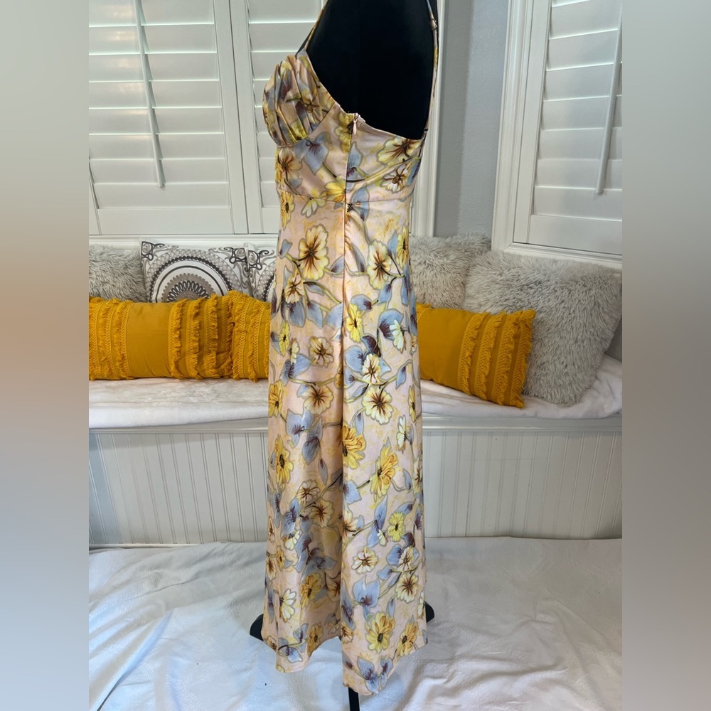 Yellow Floral Spaghetti Strap Midi Dress
Size Medium - Picture 5 of 10